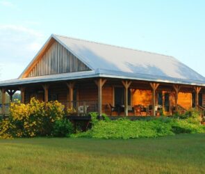 casa-in-legno-in-campagna