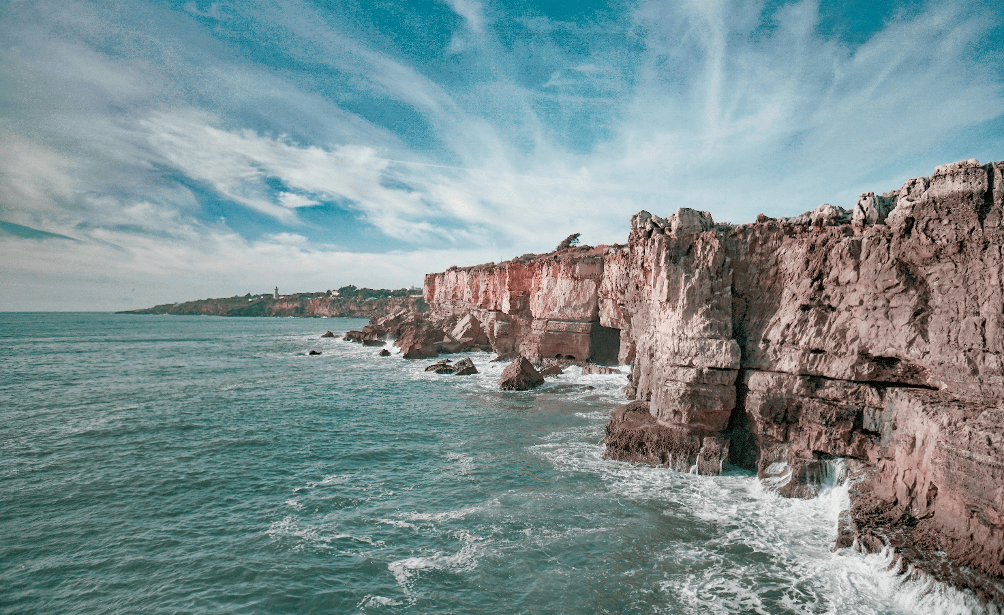 vista-mare-onde-scogli-alti