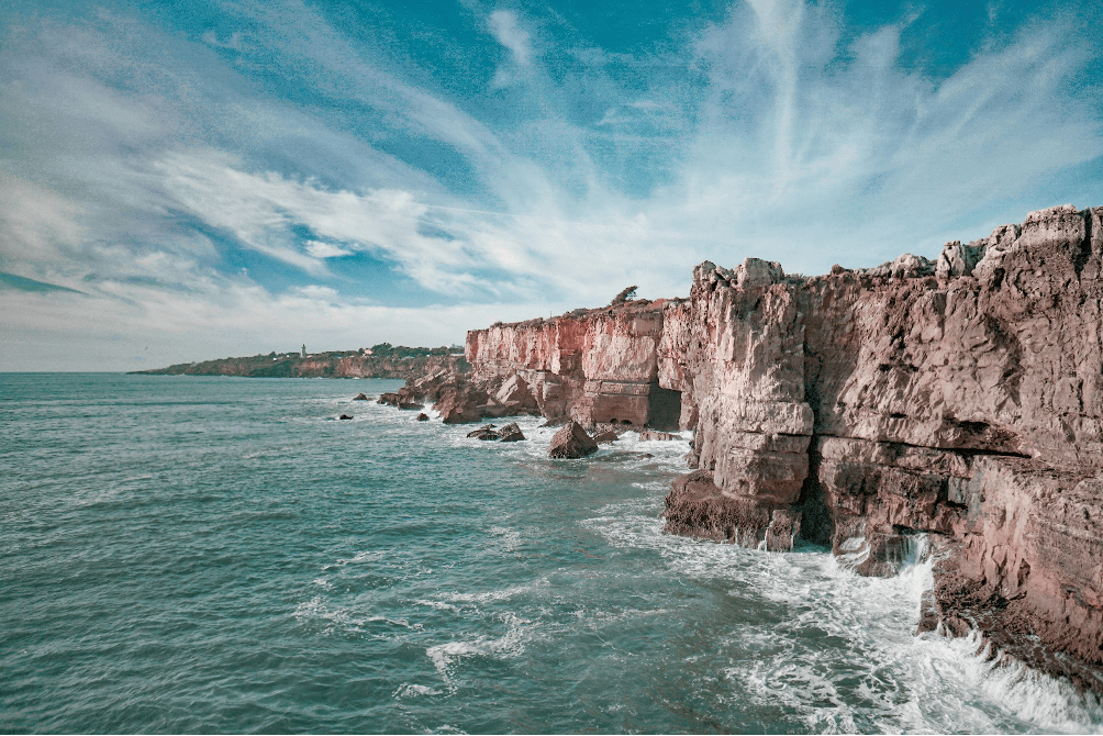 vista-mare-onde-scogli-alti