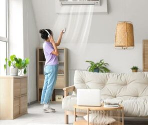 ragazza-casa-immobiliata-usa-condizionatore