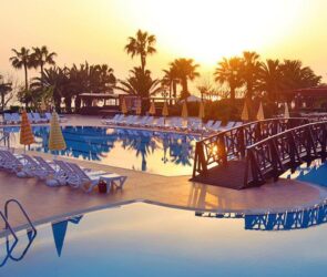 piscina-di-villaggio-turistico