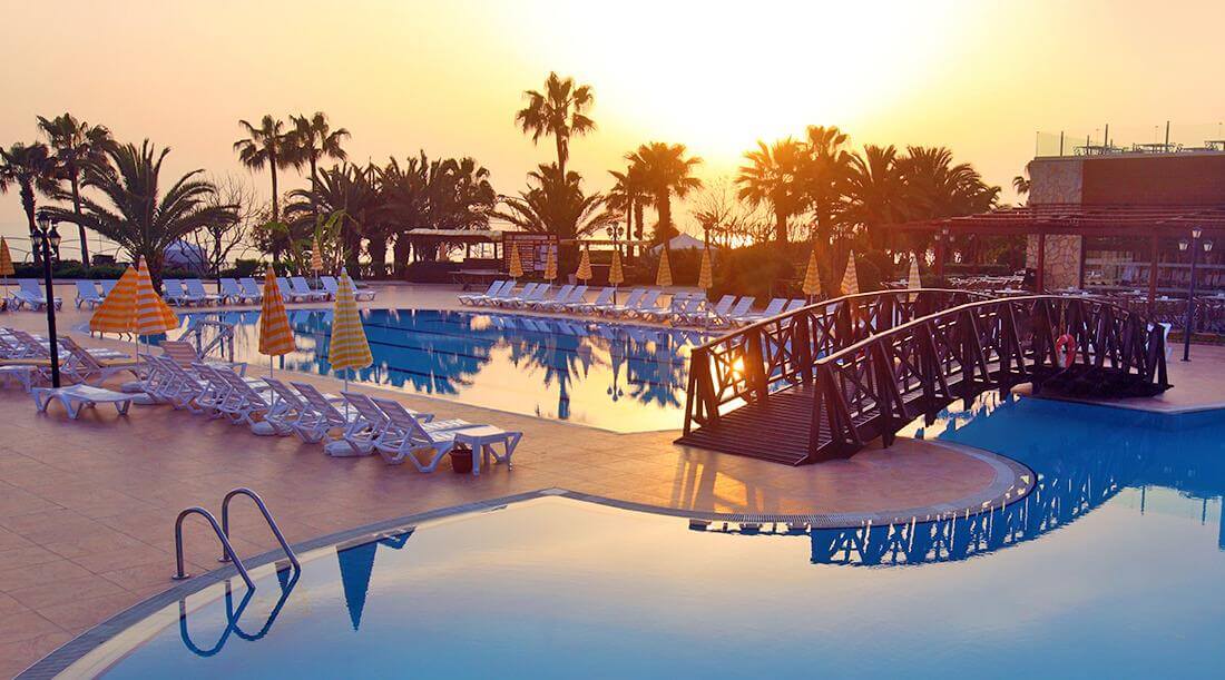 piscina-di-villaggio-turistico